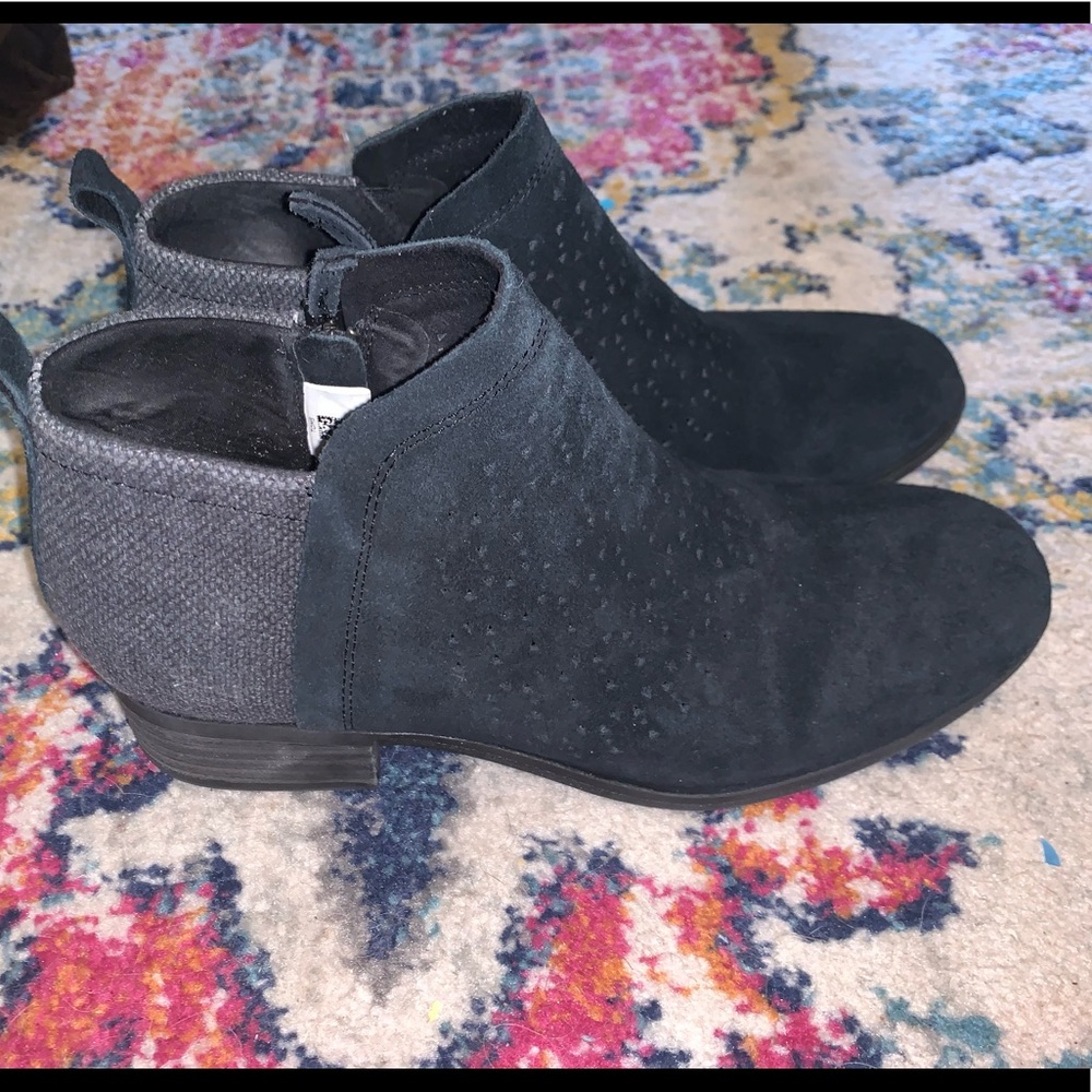 NWOT Toms black suede booties Sz 8